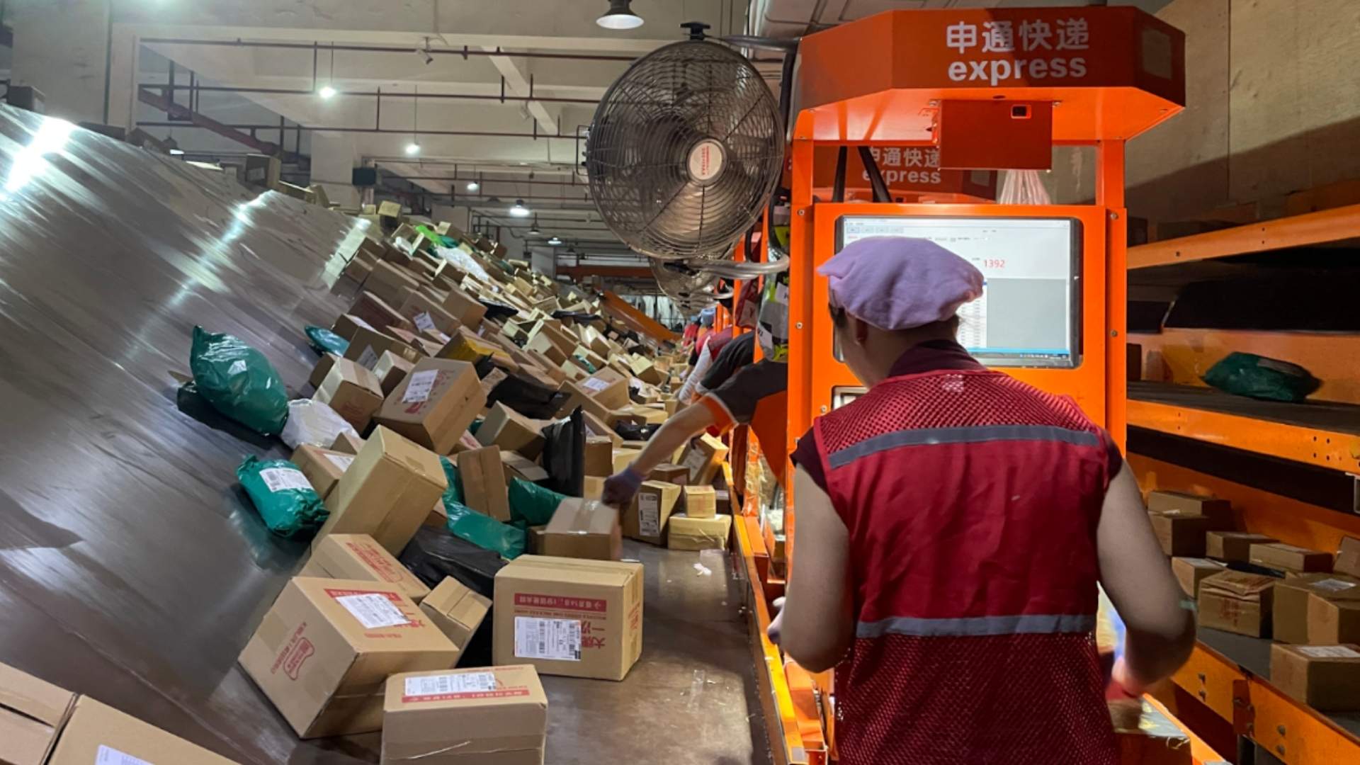 2025年至今，中国已累计发出超过1800亿件电商包裹